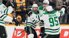 NHL Roundup: Stars rally with two goals in final seconds to beat Predators