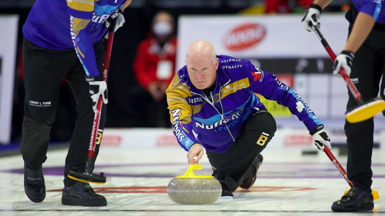 Glenn Howard shoots a stone during the 2022 National Grand Slam of Curling tournament in North Bay, Ont. (Anil Mungal/GSOC)