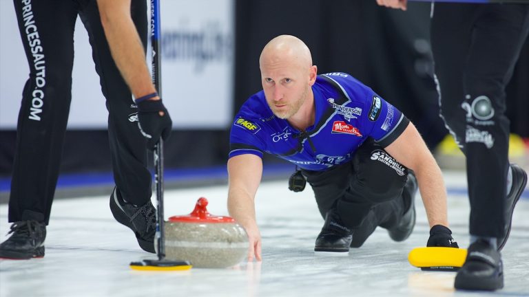 Brad Jacobs in action during the 2023 HearingLife Tour Challenge in Niagara Falls, Ont. (Anil Mungal/GSOC)