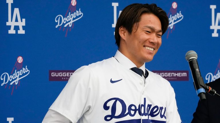 Dodgers officially agree to 12-year contract with Yamamoto ...