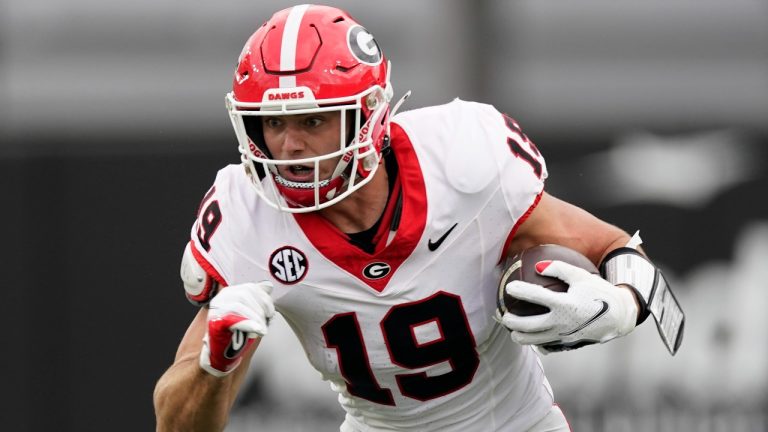 Georgia tight end Brock Bowers (19) runs the ball after a catch against Vanderbilt in the first half of an NCAA college football game Saturday, Oct. 14, 2023, in Nashville, Tenn. (AP Photo/George Walker IV)