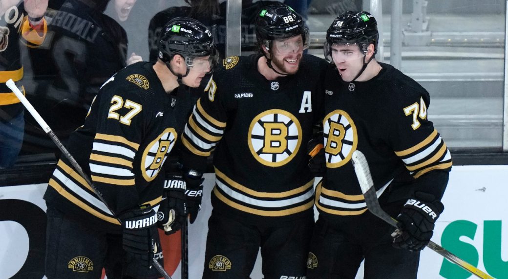 NHL Roundup: Pastrnak Nets Hat Trick, Bruins Beat Avalanche