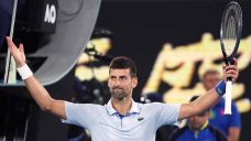 Djokovic reaches Australian Open quarterfinals, matching Federer&#8217;s Grand Slam record