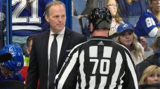 NHL Roundup: Jon Cooper gets 500th win as Lightning beat Kings in OT