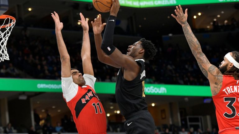 Memphis Grizzlies forward Jaren Jackson Jr. shoots from between Toronto Raptors forward Jontay Porter and guard Gary Trent Jr. during the first half of an NBA basketball game Wednesday, Jan. 3, 2024, in Memphis, Tenn. (Brandon Dill/AP Photo)