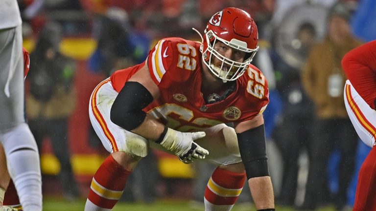 Kansas City Chiefs guard Joe Thuney (62) gets set on the line during an NFL football game against the Philadelphia Eagles Monday, Nov. 20, 2023, in Kansas City, Mo. (Peter Aiken/AP)