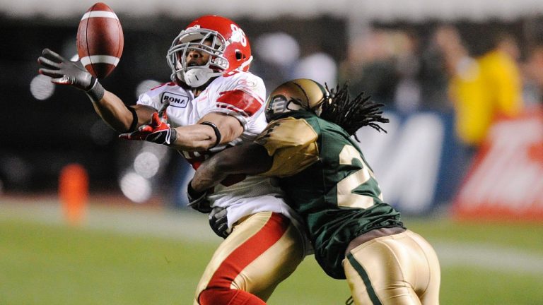 Calgary's Jackie Chambers, left, gets hit by Edmonton's Kelly Malveaux during the second half of CFL action at Edmonton's Commonwealth Stadium on Friday, September 11, 2009. Malveaux, a defensive back who played 10 seasons in the CFL and was a two-time East Division all-star, has died at 47. (Jimmy Jeong/CP)