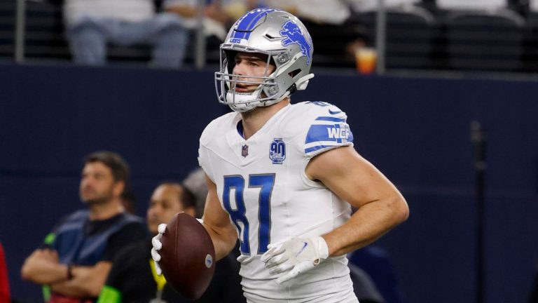 Detroit Lions tight end Sam LaPorta warms up prior to an NFL football game in Arlington, Texas, Saturday, Dec. 30, 2023. (Michael Ainsworth/AP Photo)