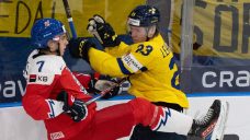 Canucks prospect Lekkerimaki leads Sweden over Czechia in world junior semis