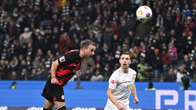 Mario Götze scored deep into the second half for Eintracht Frankfurt to beat Mainz 1-0 in the Bundesliga on Friday. (Arne Dedert/AP)