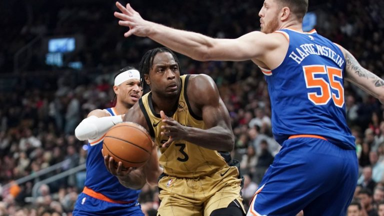 Toronto Raptors forward O.G. Anunoby is guarded by New York Knicks centre Isaiah Hartenstein during first half NBA basketball action in Toronto, Friday, Dec. 1, 2023. (Arlyn McAdorey/CP Photo)