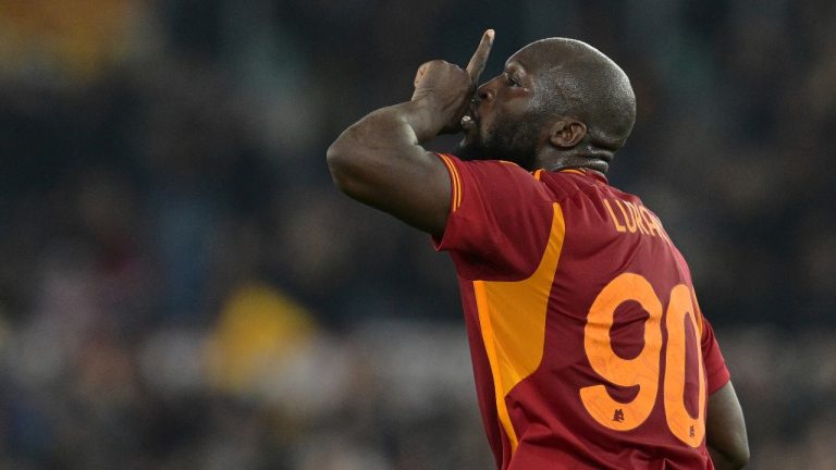 Roma's Romelu Lukaku celebrates scoring a goal during the Italian Cup round of 16 soccer match between US Cremonese and AS Roma at the Stadio Olimpico in Rome, Italy, Wednesday, Jan. 3, 2024. (Alfredo Falcone/LaPresse via AP)