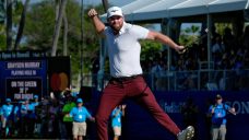 Murray wins Sony Open in three-way playoff, Canada&#8217;s Taylor finishes three back