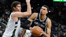 Antetokounmpo&#8217;s Bucks edge Wembanyama&#8217;s Spurs in absolute thriller