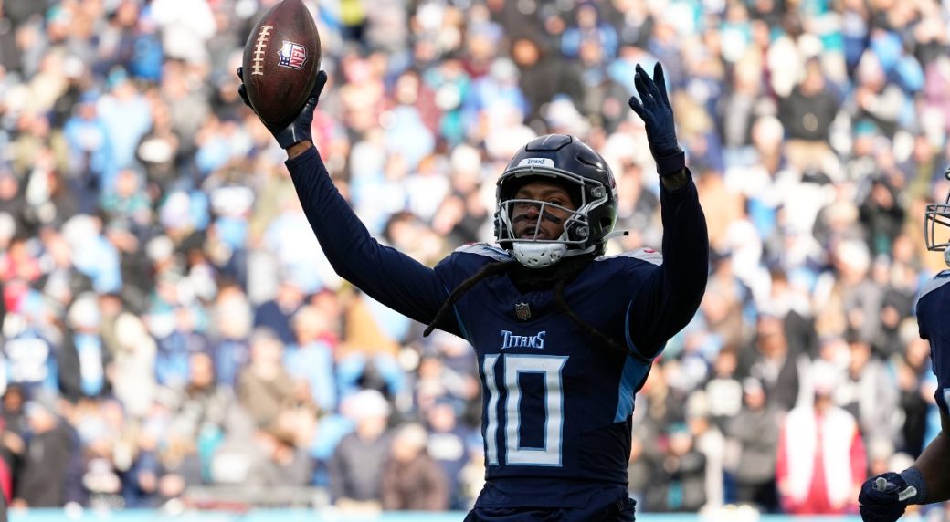 Titans receiver DeAndre Hopkins could miss a month with knee injury