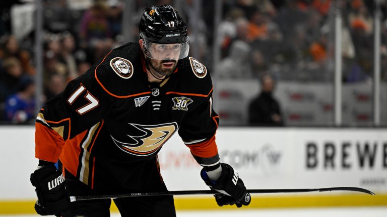 Anaheim Ducks left wing Alex Killorn waits for a face off against the Calgary Flames during the third period of an NHL hockey game in Anaheim, Calif., Thursday, Dec. 21, 2023. (Alex Gallardo/AP)