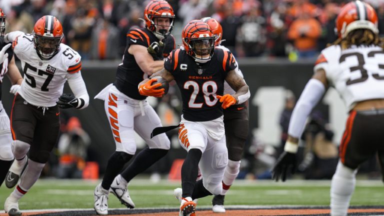 Cincinnati Bengals running back Joe Mixon (28) runs against the Cleveland Browns during the first half of an NFL football game in Cincinnati, Sunday, Jan. 7, 2024. (Jeff Dean/AP)