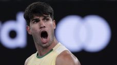 Alcaraz sets up Australian Open quarterfinal against Zverev