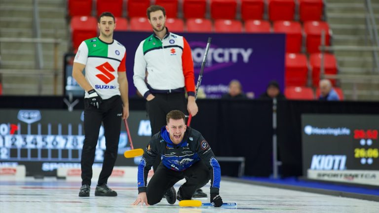 James Craik shouts to his sweepers during the Co-op Canadian Open on Tuesday, Jan. 16, 2024, in Red Deer, Alta. (Anil Mungal/GSOC)