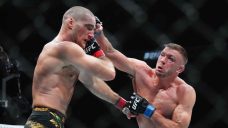 Du Plessis&#8217; power overcomes Strickland&#8217;s volume to make history at UFC 297