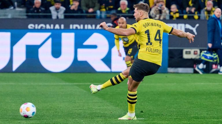 Dortmund's Niclas Fullkrug scores his side's first goal of the game, during the German Bundesliga soccer match between Bernd Thissen and VfL Bochum, in Dortmund, Germany, Sunday, Jan.28, 2024. (Bernd Thissen/dpa via AP)