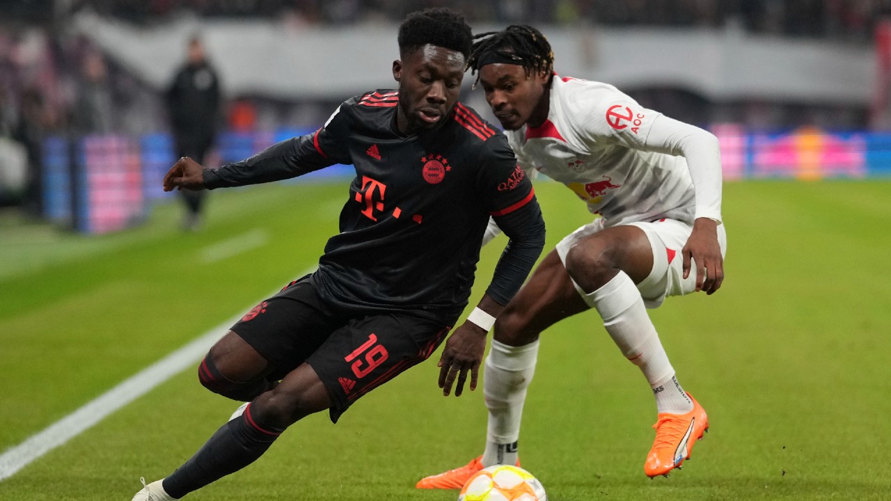 Canada’s Alphonso Davies agrees to new deal with Bayern Munich