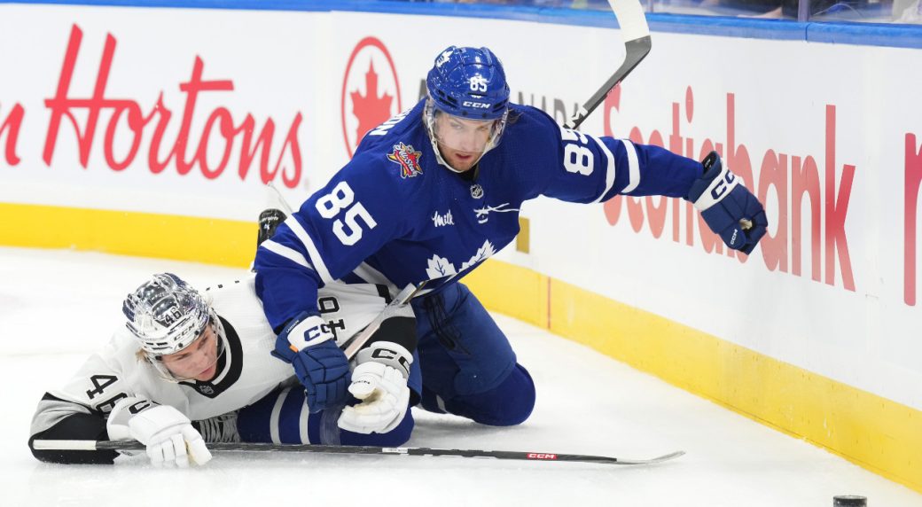 Maple Leafs' William Lagesson exits game vs. Ducks with upper-body injury