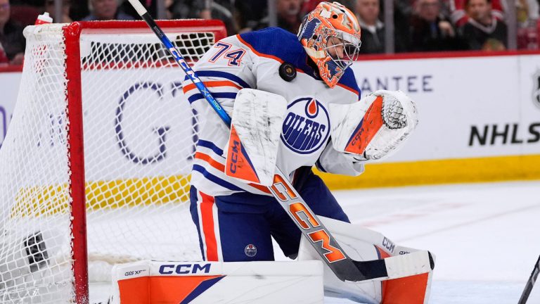 Edmonton Oilers goaltender Stuart Skinner blocks a shot during the second period of the team's NHL hockey game against the Chicago Blackhawks on Tuesday, Jan. 9, 2024, in Chicago. (Erin Hooley/AP) 