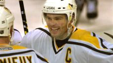 Jaromir Jagr bobbleheads stolen on eve of Penguins tribute night