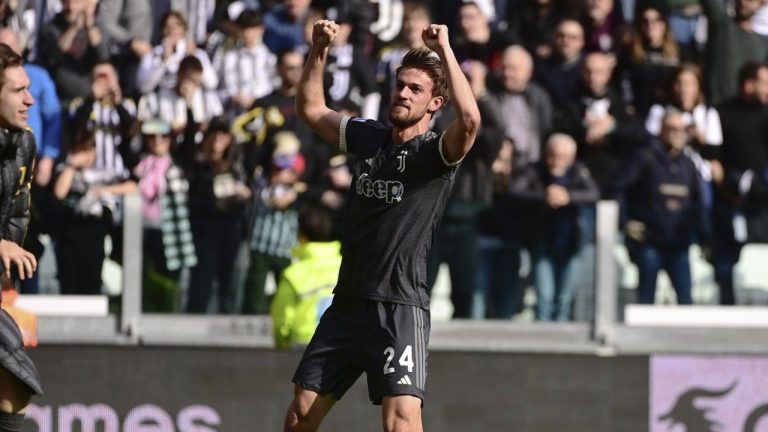 Daniele Rugani scored deep in stoppage time to help Juventus end its winless run with a 3-2 victory over lowly Frosinone. (Marco Alpozzi/LaPresse via AP)