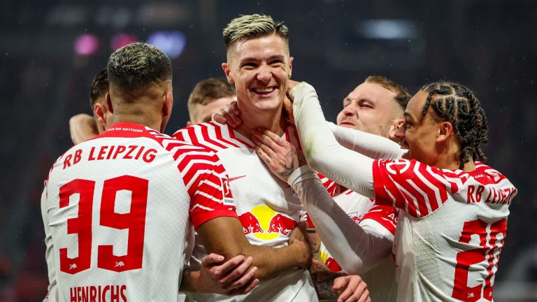 Leipzig's Benjamin Sesko, center, celebrates with teammates after scoring his side's second goal of the game during the German Bundesliga soccer match between RB Leipzig and 1. FC Union Berlin. (Jan Woitas/dpa via AP)