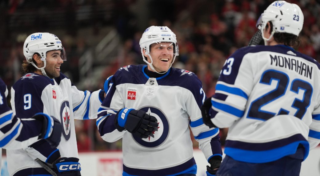 Ehlers ends goal drought, Connor scores seconds into OT as Jets beat Blackhawks