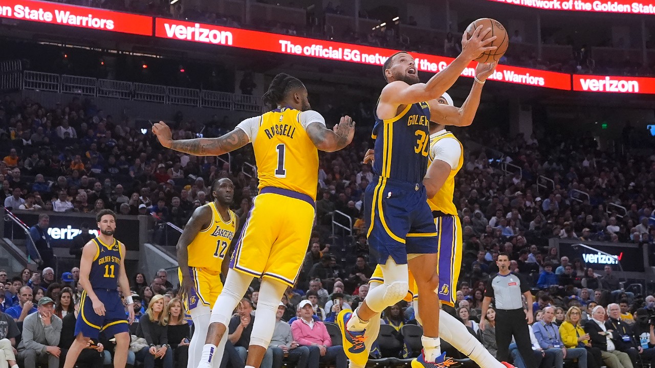 Stephen Curry has 32 points, Warriors beat Lakers team missing LeBron James