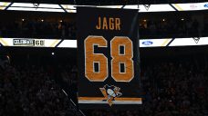 Penguins raise No. 68 to rafters, reuniting Jagr, Lemieux as franchise icons