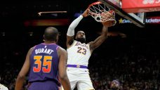 NBA Roundup: LeBron James scores 28 points, but Lakers fall to Suns