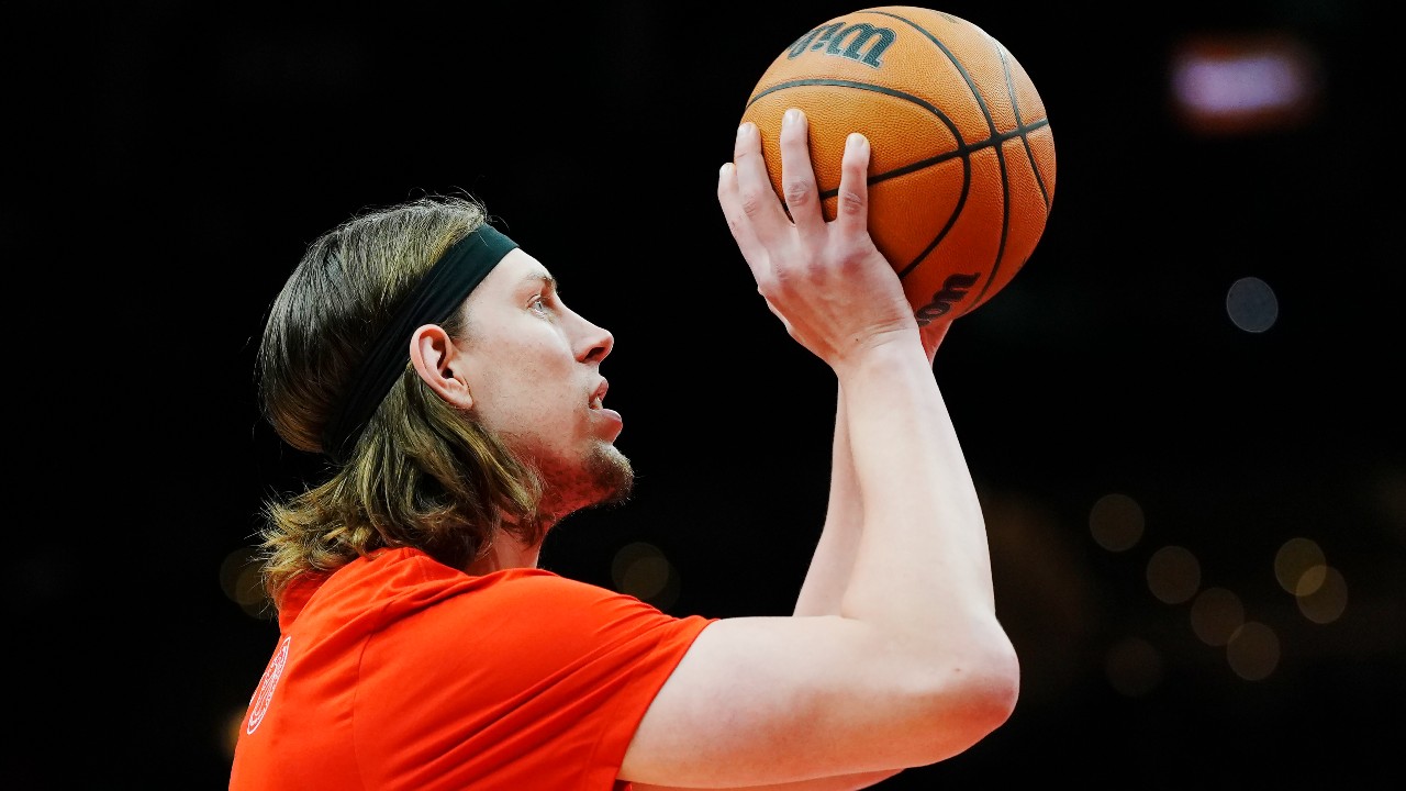 Raptors’ Olynyk leaves game vs. Pacers with back injury thumbnail