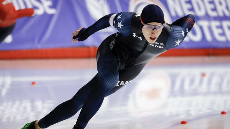 Jordan Stolz, of the United States, skates in the men's 1500-metre event at the ISU World Speed Skating Championships in Calgary, Alta., Sunday, Feb. 18, 2024. (Jeff McIntosh/CP)