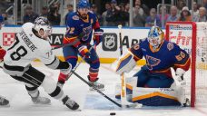 NHL Roundup: Binnington makes 40 saves, Blues beat Kings