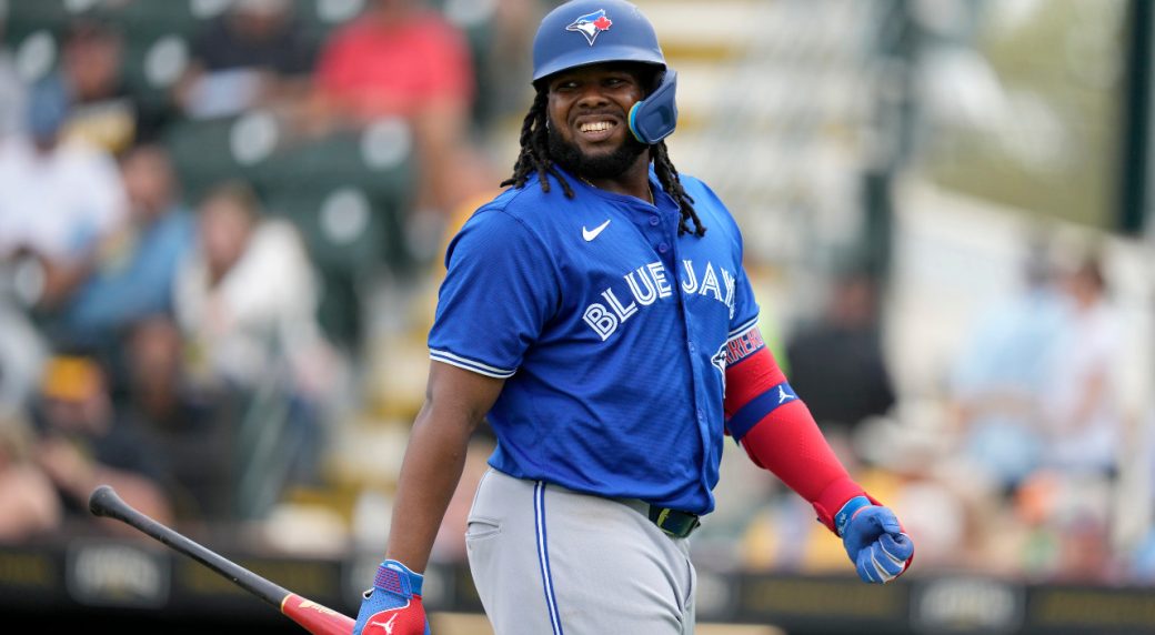 Blue Jays’ Vladimir Guerrero Jr. out after jamming finger vs. Pirates