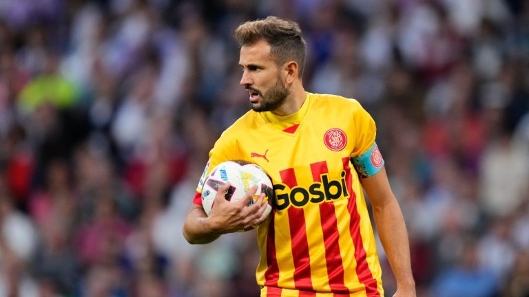 Cristhian Stuani scored in stoppage time as Girona beat Real Betis 3-2 on Sunday. (AP/Jose Breton)