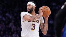 Lakers&#8217; Anthony Davis exits vs. Raptors with eye injury