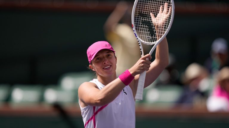 Iga Swiatek beat Maria Sakkari 6-4, 6-0 in just over an hour to win the BNP Paribas Open on Sunday. (AP Photo/Mark J. Terrill)