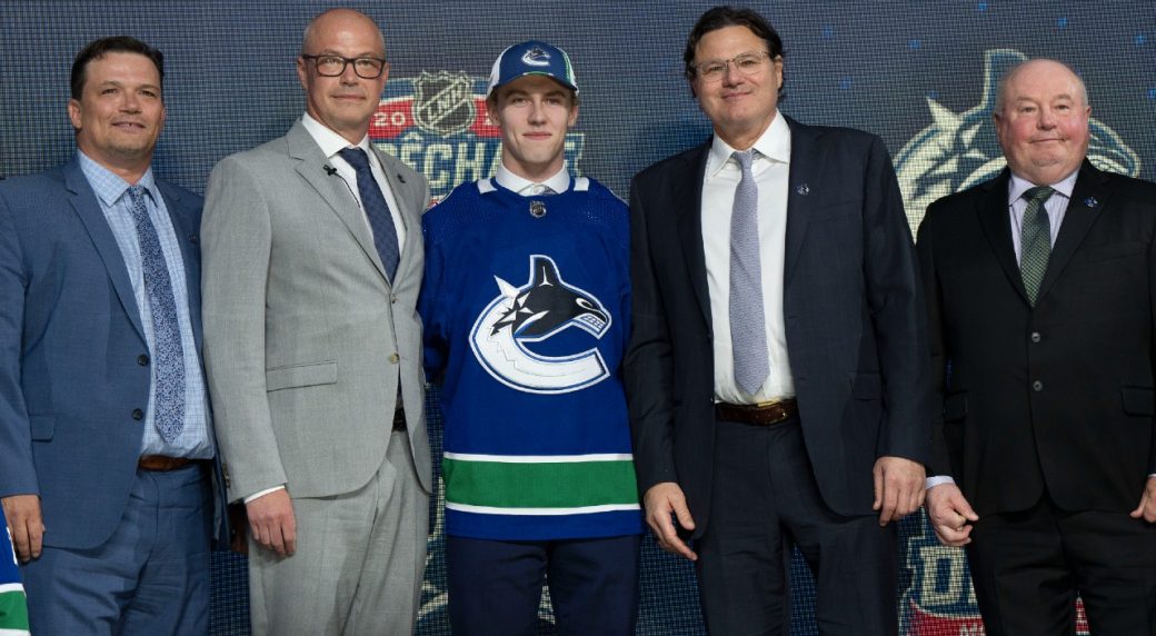 Canucks prospect Lekkerimaki has assist in AHL debut