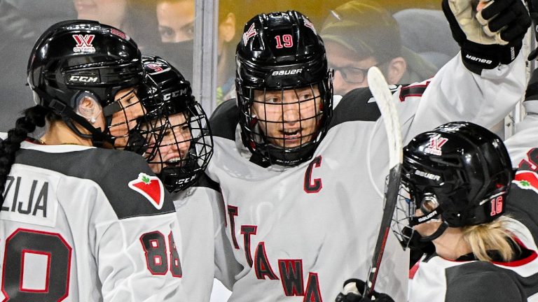 Captain Brianne Jenner had a goal and an assist to help Ottawa extended New York's league-high losing streak to seven games. (CP/Graham Hughes)