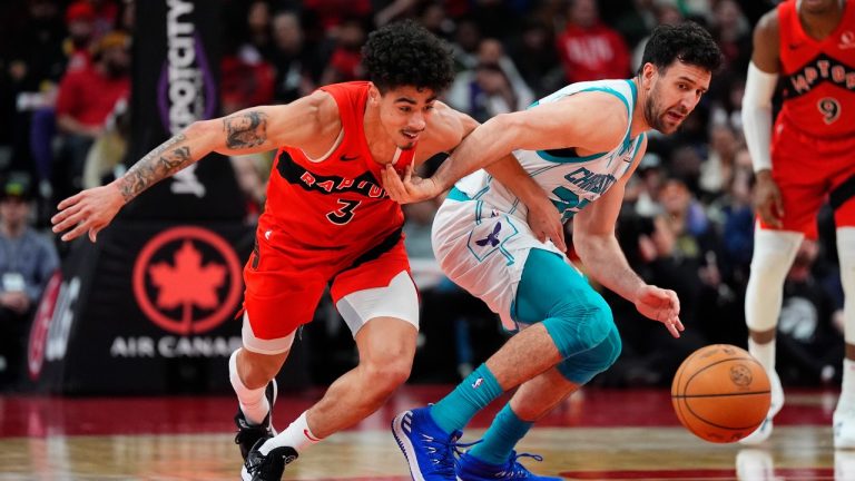 Charlotte Hornets' Vasilije Micić and Toronto Raptors guard D.J. Carton (3) battle for a loose ball. (Frank Gunn/CP)