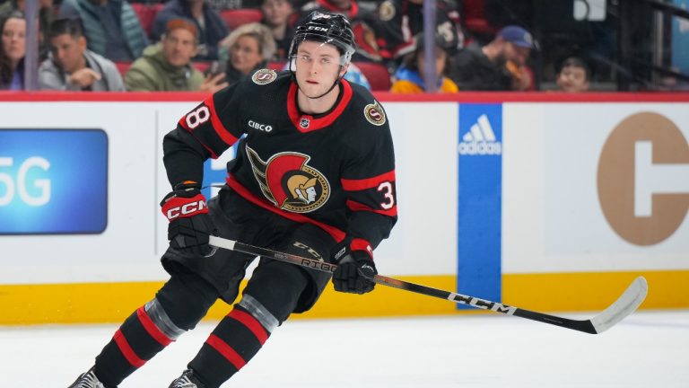 Zack Ostapchuk of the Ottawa Senators skates against the Pittsburgh Penguins at Canadian Tire Centre. Ringuette/NHLI via Getty Images)