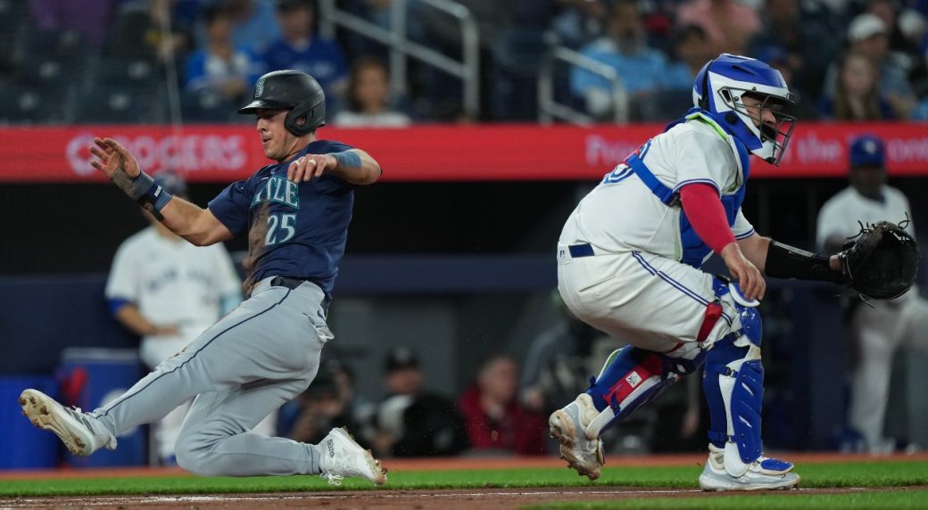 Raleigh's 10th-inning homer helps Mariners avoid Blue Jays sweep