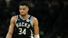 Bucks&#8217; Giannis Antetokounmpo leaves game vs. Celtics with calf strain