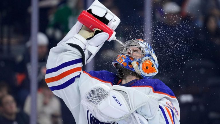 Former Edmonton Oilers goalie Jack Campbell cools off during the second period of an NHL hockey game against the Philadelphia Flyers, Thursday, Oct. 19, 2023, in Philadelphia. (Matt Slocum/AP Photo)