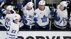 Knies scores in OT, Maple Leafs top Bruins in Game 5 to stay alive